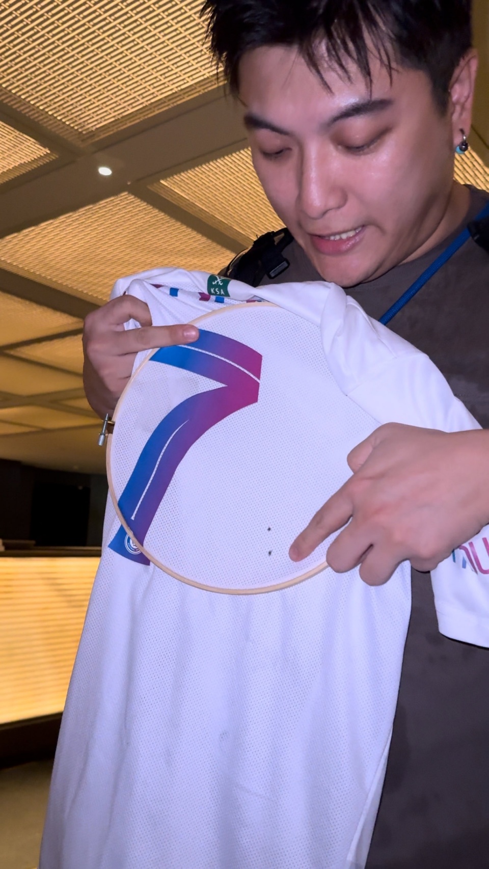 和球迷互动, 在马内被红 和球迷互动, 在马内被红