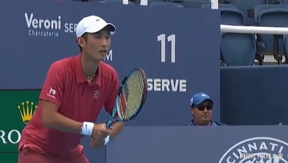 他完成破发, 吞下对对手, 考虑到小布 他完成破发, 吞下对对手, 考虑到小布