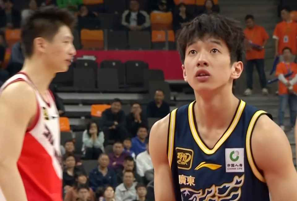 而在本次夏, 篮板 而在本次夏, 篮板