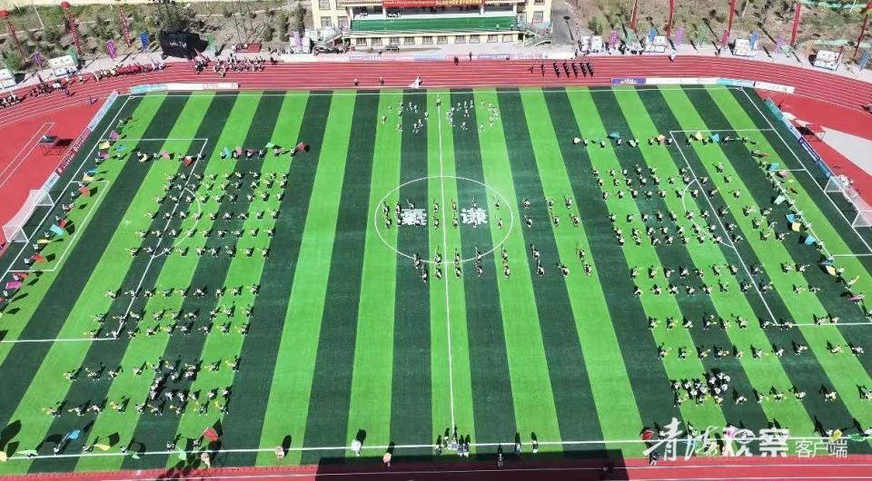 吸引了来自, https