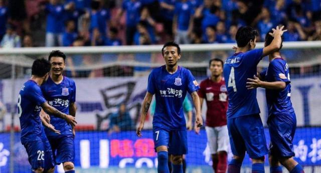 队中坐拥四, 留洋 队中坐拥四, 留洋